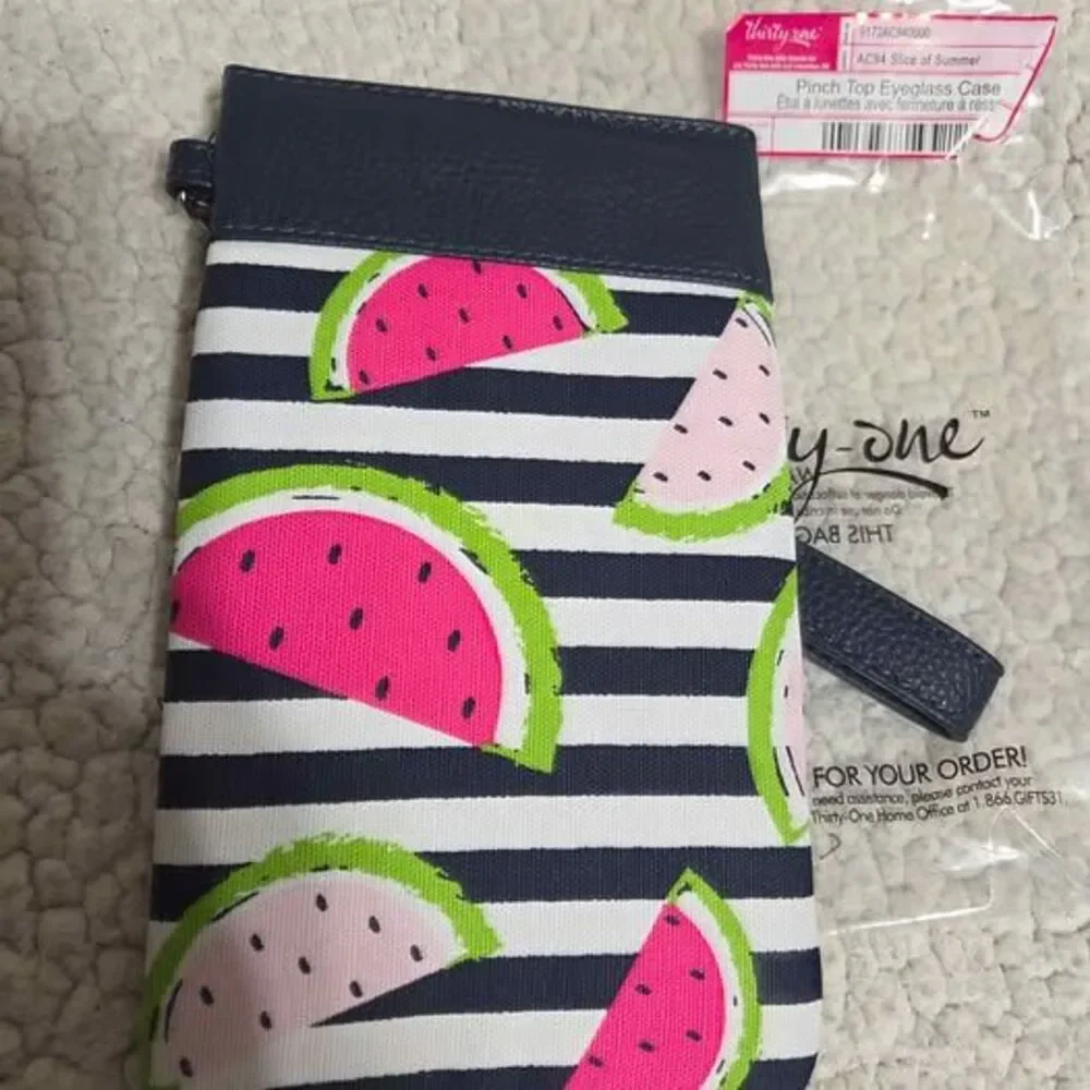 Thirty-one Pinch Top Eyeglass Case with navy pebble wristlet Slice of Summer new
